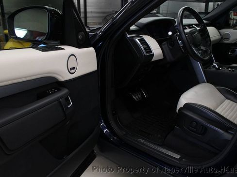 Used 2022 Land Rover Discovery HSE R-Dynamic AWD/4WD image 9