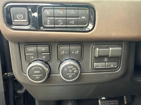 New 2026 GMC Yukon Denali Ultimate AWD/4WD image 14