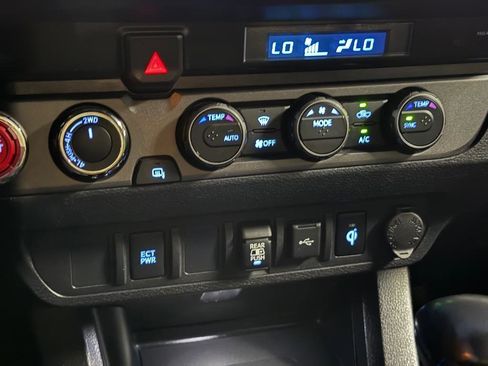 Used 2021 Toyota Tacoma TRD Off-Road AWD/4WD image 16
