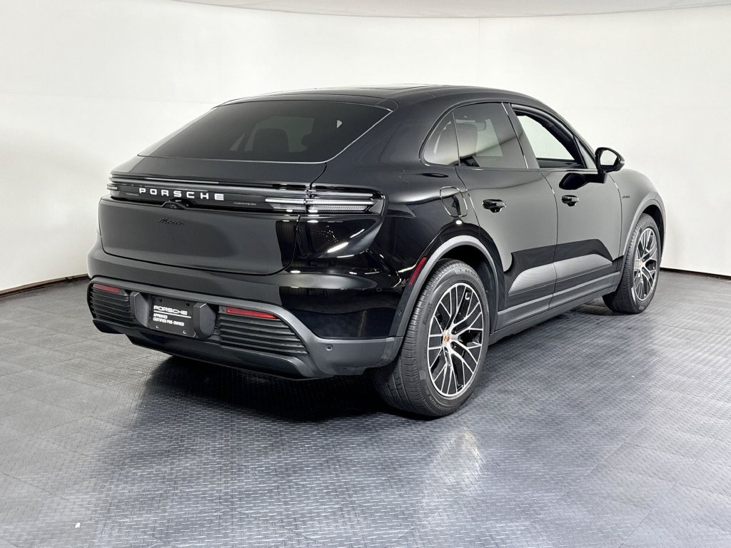 Certified 2026 Porsche Macan Electric RWD image 7