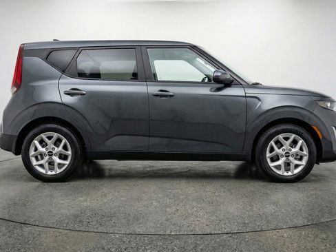 Used 2025 Kia Soul LX w/ LX Technology Package image 11