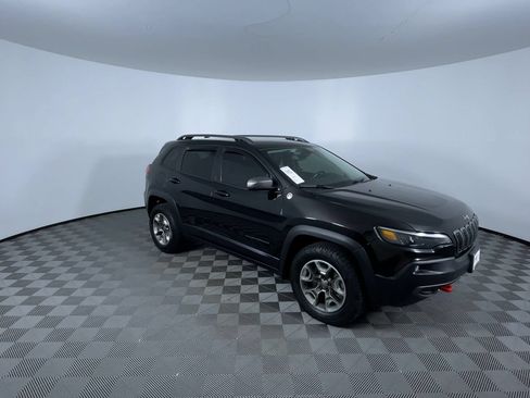 Used 2019 Jeep Cherokee Trailhawk w/ Cold Weather Group AWD/4WD image 2