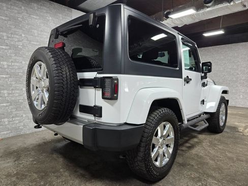 Used 2017 Jeep Wrangler Sahara w/ Connectivity Group AWD/4WD image 28