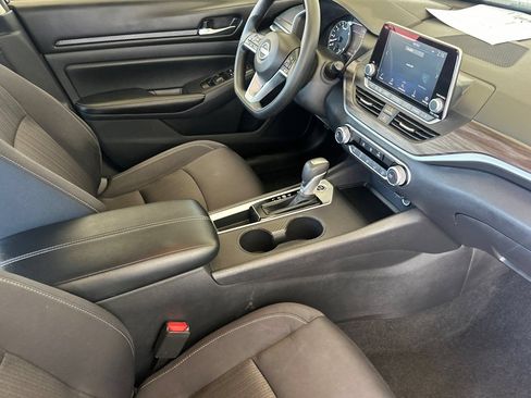 Used 2025 Nissan Altima 2.5 SV FWD image 16
