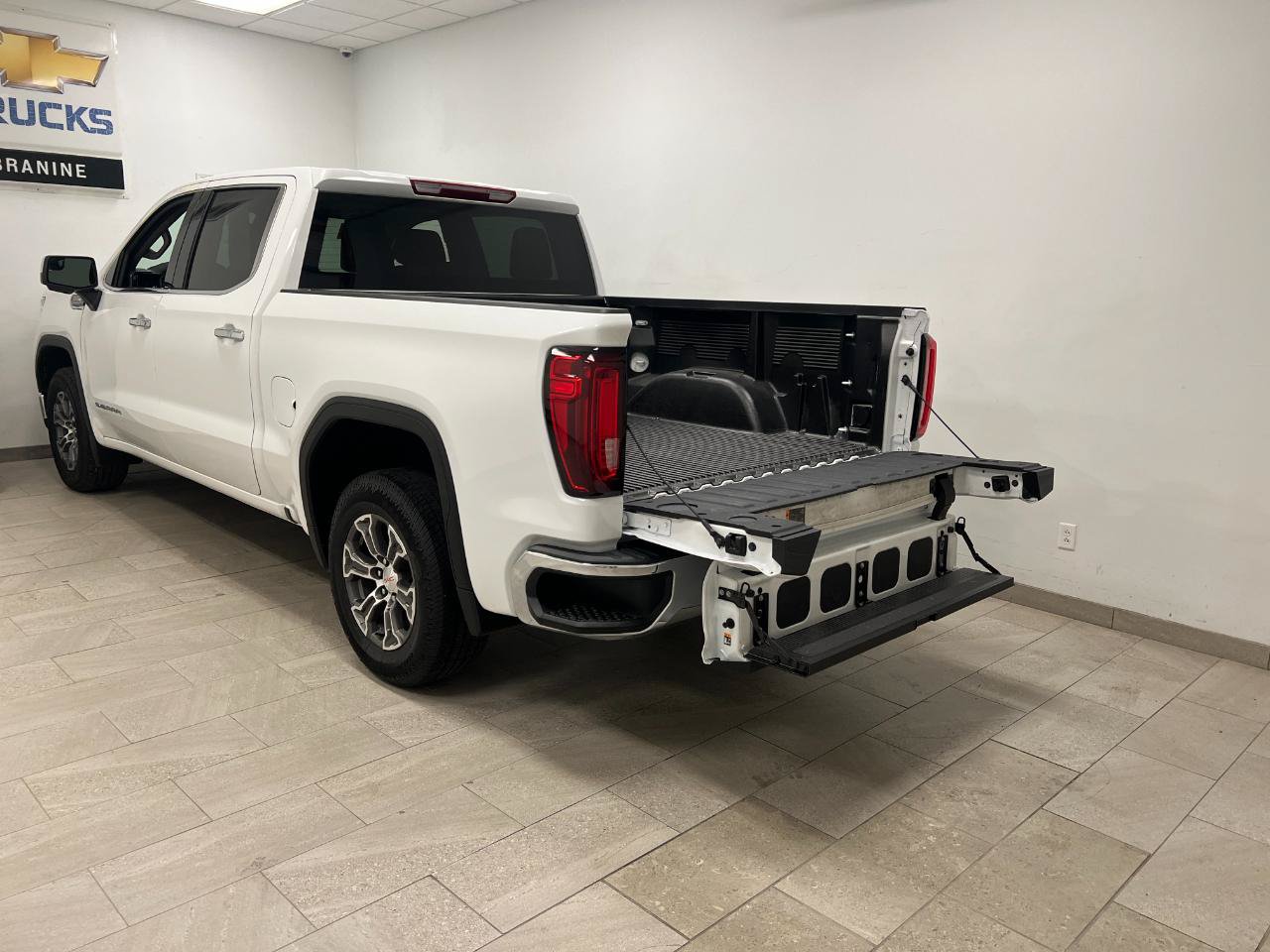 Used 2026 GMC Sierra 1500 SLT RWD image 21