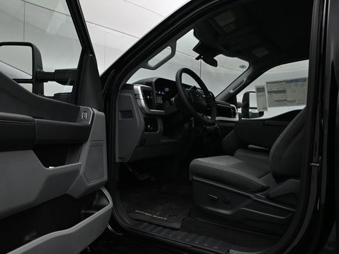 Certified 2024 Ford F250 XLT w/ FX4 Off-Road Package image 9