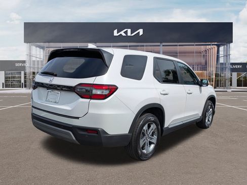 Used 2023 Honda Pilot EX-L image 4
