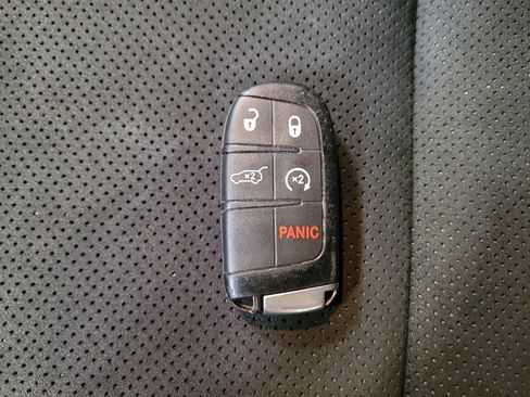 Used 2019 Jeep Grand Cherokee Altitude image 32