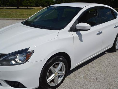 Used 2017 Nissan Sentra S FWD image 4