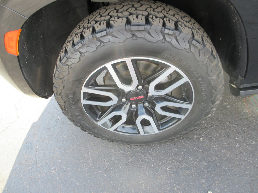 Certified 2021 GMC Yukon AT4 w/ AT4 Premium Package AWD/4WD image 14