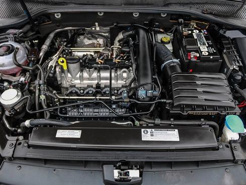 Used 2019 Volkswagen Golf 4-Door FWD image 27