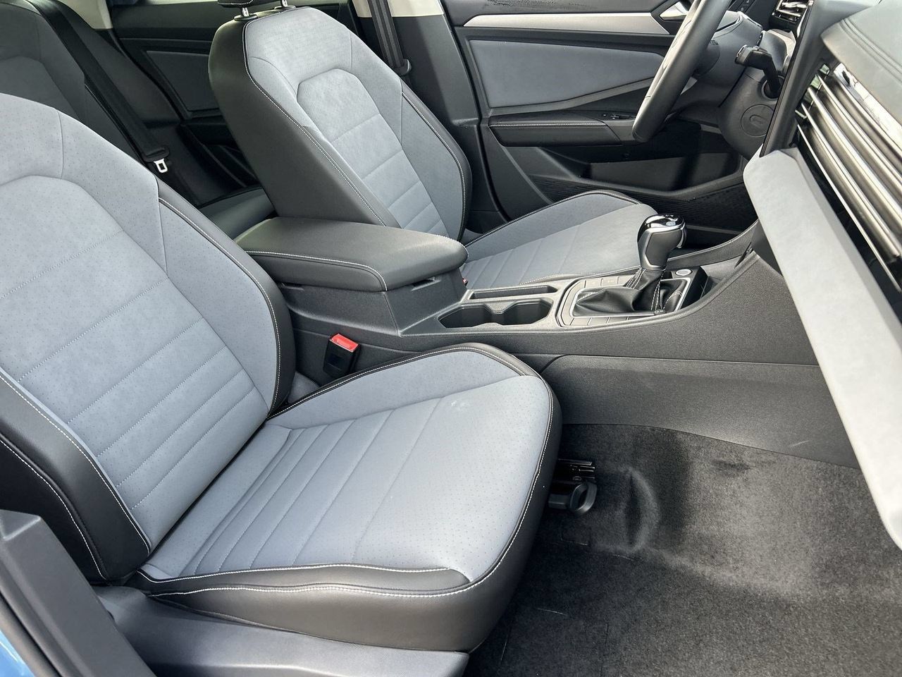 New 2027 Volkswagen Jetta SE FWD image 7