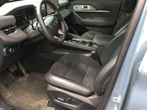 Used 2025 Ford Explorer ST AWD/4WD image 4