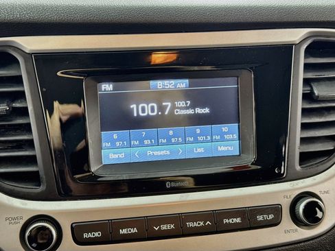 Used 2022 Hyundai Accent SE w/ Cargo Package FWD image 15