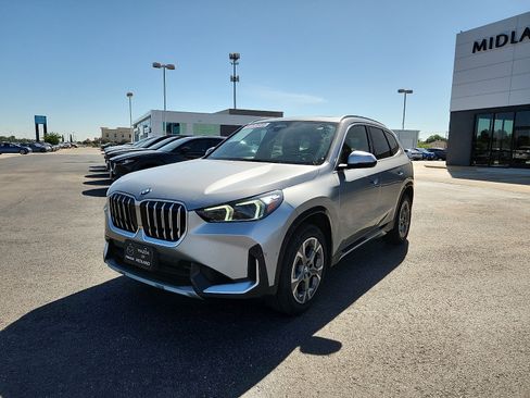 Used 2024 BMW X1 xDrive28i AWD/4WD image 3