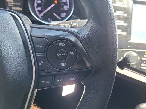 Used 2019 Toyota Camry LE FWD image 25