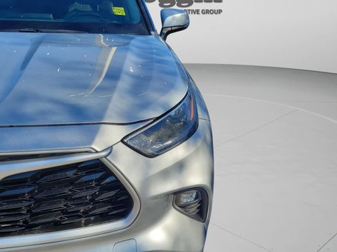 Used 2023 Toyota Highlander XLE image 7