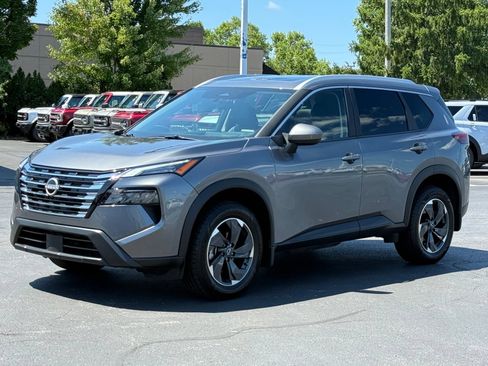 Used 2025 Nissan Rogue SV w/ SV Premium Package AWD/4WD image 8