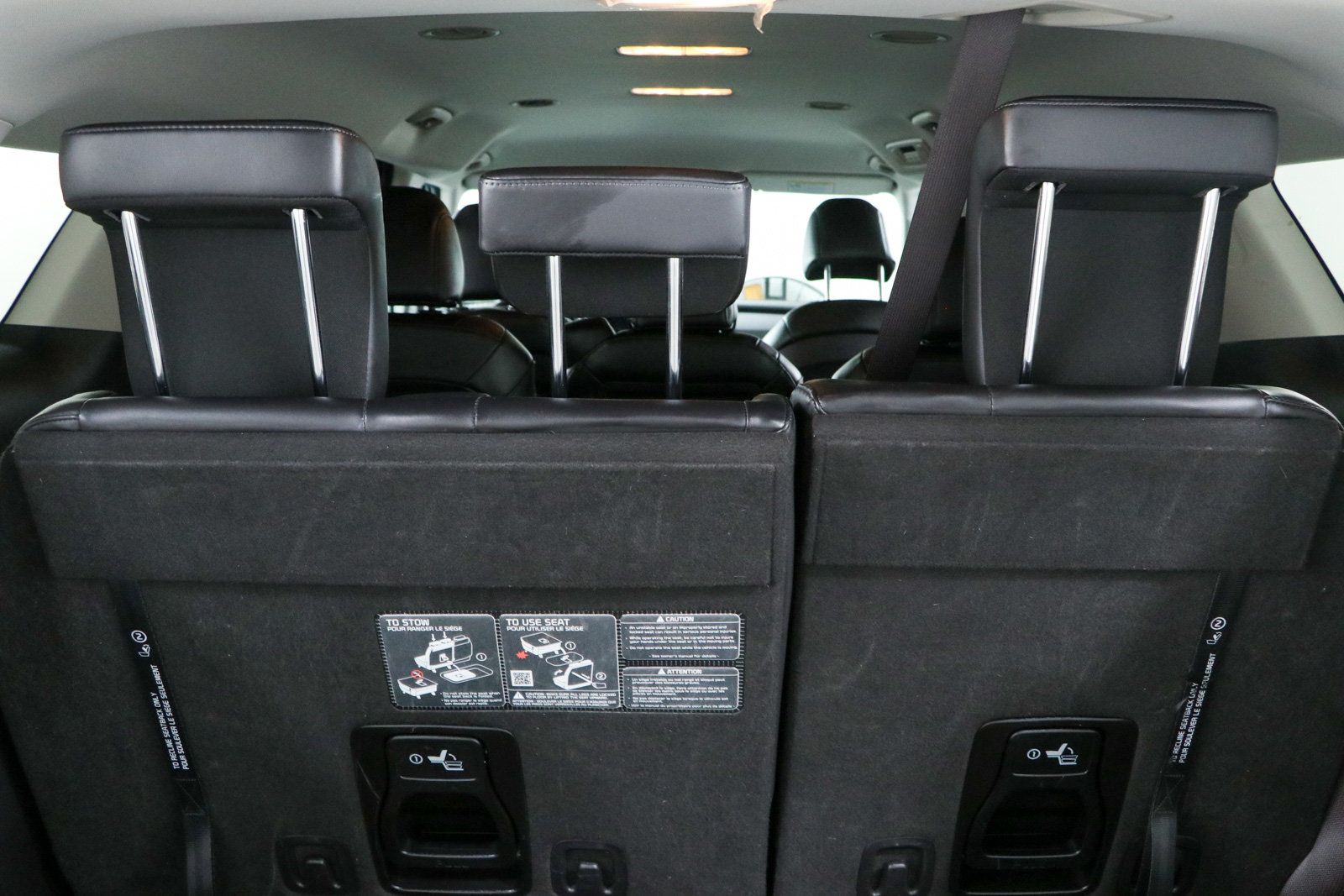 Used 2025 Kia Carnival FWD image 30