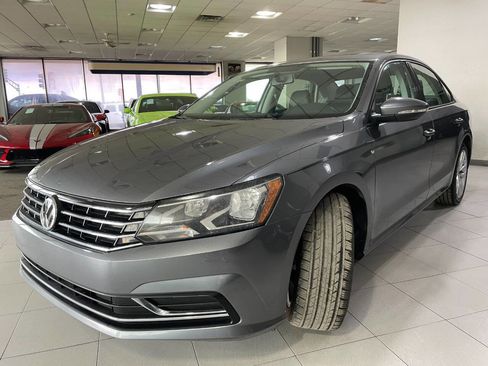 Used 2019 Volkswagen Passat 2.0T Wolfsburg w/ Wheels & Sunroof Package image 3