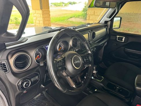 Used 2018 Jeep Wrangler Unlimited Sport S AWD/4WD image 12