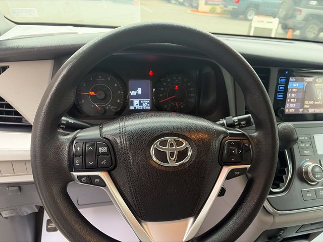 Used 2016 Toyota Sienna LE FWD image 12