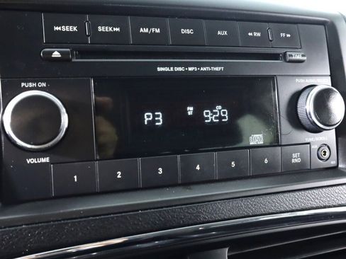 Used 2017 Dodge Grand Caravan SE image 17