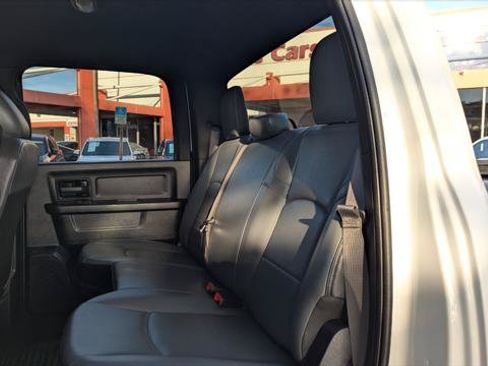 Used 2022 RAM 3500 Tradesman w/ Chrome Appearance Group AWD/4WD image 17