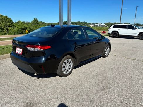 Used 2025 Toyota Corolla LE FWD image 4