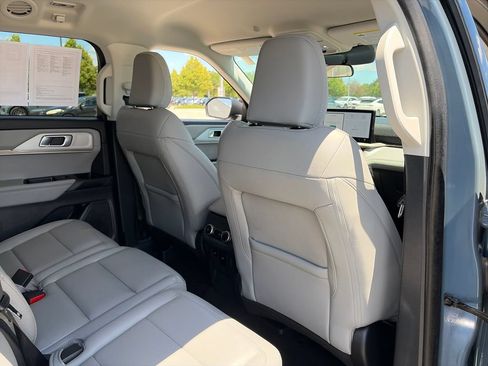 Used 2025 Ford Explorer Active w/ Active Comfort Package AWD/4WD image 32