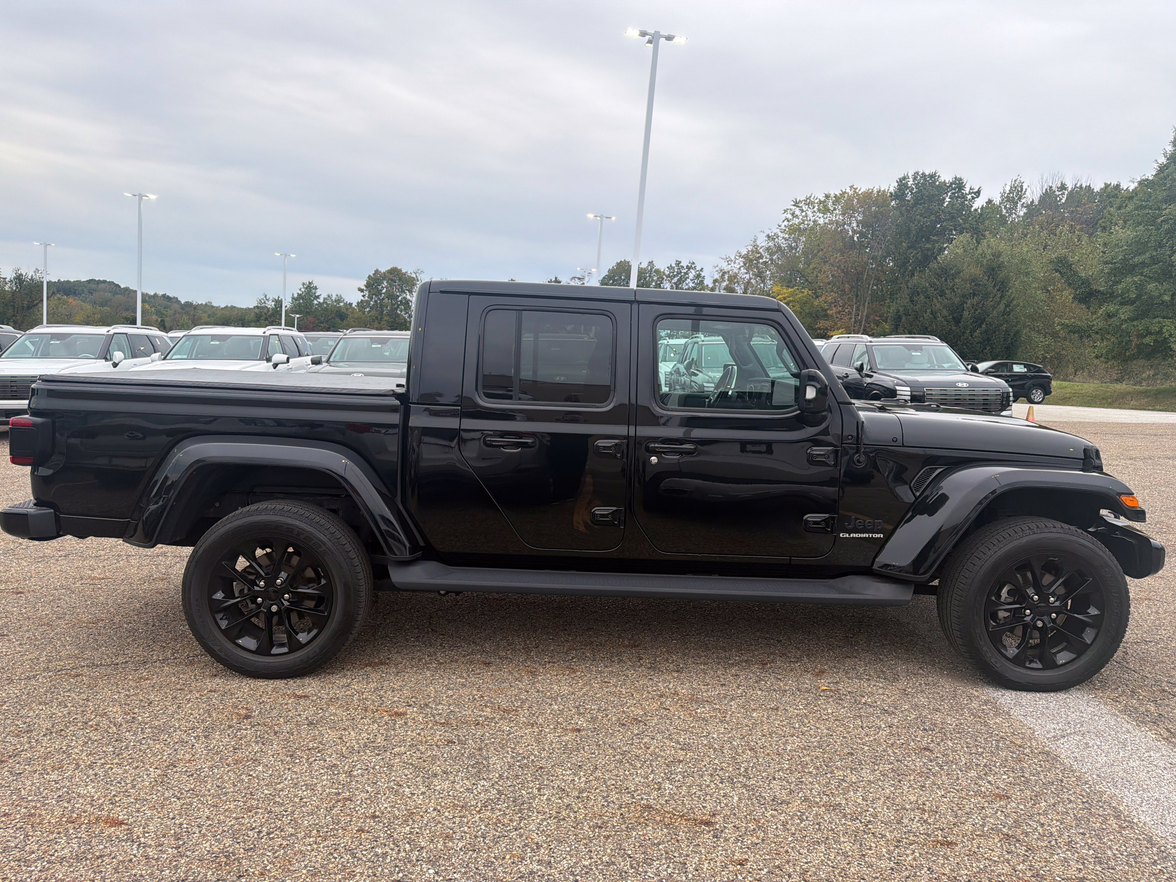 Used 2022 Jeep Gladiator Overland AWD/4WD image 5