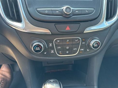 Used 2020 Chevrolet Equinox LT w/ Driver Convenience Package AWD/4WD image 16