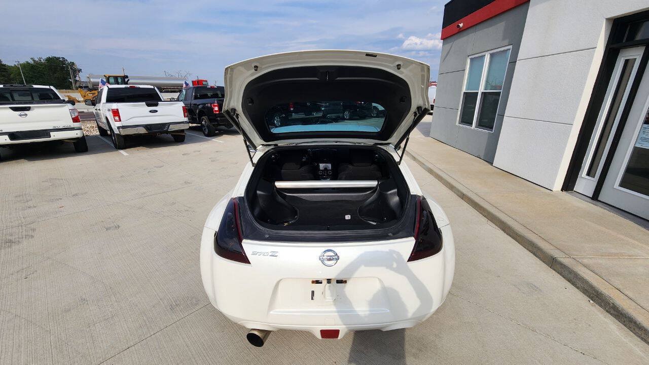Used 2013 Nissan 370Z Coupe RWD image 19