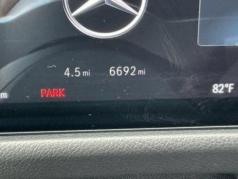 Used 2026 Mercedes-Benz GLB 250 4MATIC image 33
