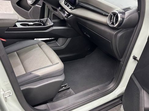 Used 2025 Chevrolet Equinox LT w/ Convenience Package II image 38