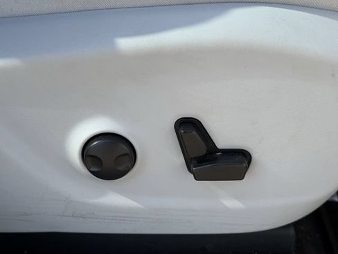 Used 2022 Jeep Cherokee Limited AWD/4WD image 32