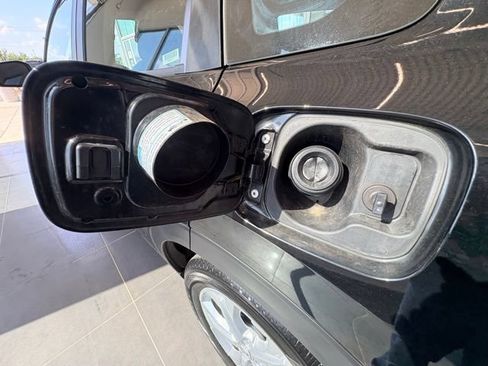 Used 2025 Honda HR-V LX image 16