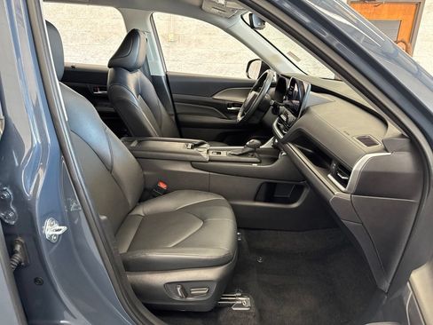 Certified 2025 Toyota Grand Highlander AWD image 48