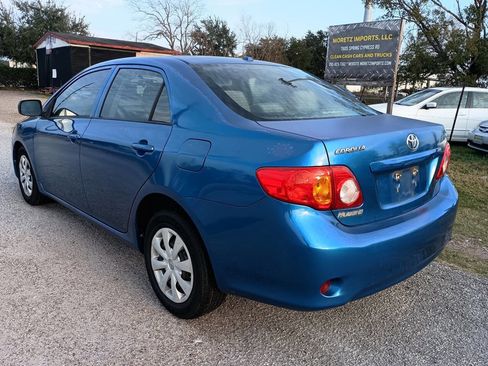 Used 2010 Toyota Corolla LE image 3