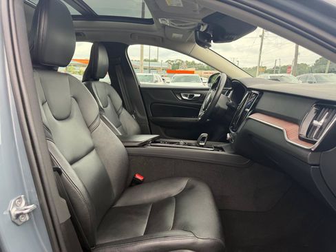 Used 2022 Volvo S60 B5 Momentum w/ Premium Package AWD/4WD image 24