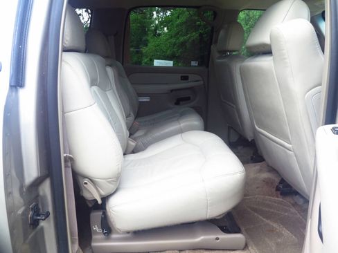 Used 2002 Chevrolet Suburban LT AWD/4WD image 15