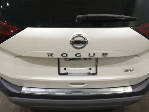 Used 2021 Nissan Rogue SV image 17