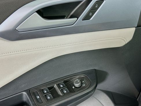 Used 2025 Volkswagen Taos SE image 15