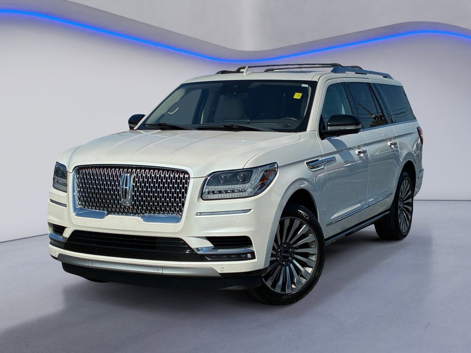Used 2019 Lincoln Navigator L Reserve w/ Cargo Package AWD/4WD image 2