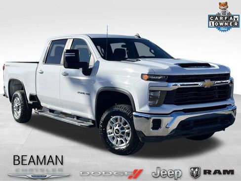 Used 2024 Chevrolet Silverado 2500 LT image 1