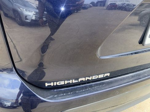 Used 2023 Toyota Highlander Limited image 12