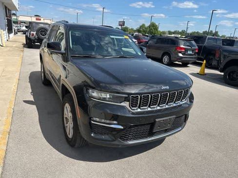 Used 2022 Jeep Grand Cherokee Limited AWD/4WD image 25