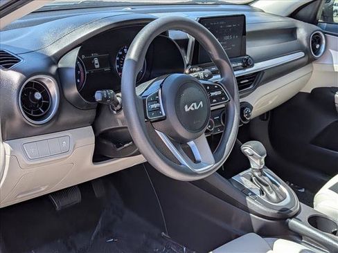 Used 2022 Kia Forte LXS FWD image 10