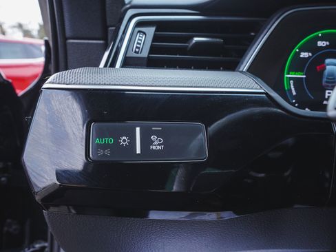 Used 2023 Audi e-tron S Premium Plus image 30