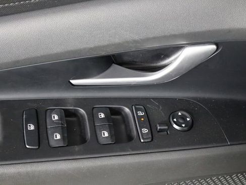 Used 2025 Hyundai Elantra SE FWD image 19